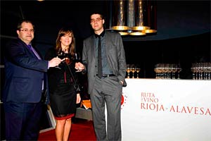 Juan Manuel Lavin, presidente de la Ruta, Isabel Muela, directora de Turismo del Gobierno Vasco y Hernando Lacalle, director de Promoción e Innovación de la Diputación Foral de Álava en la presentación