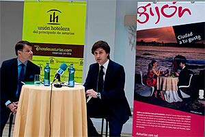 Javier Alávarez, presidente de UHPA y José Maria Pérez concejal de Turismo de Gijón