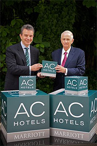 Antonio  Cataln, presidente de AC Hotels y  J.W. Marriot, presidente de Marriot International