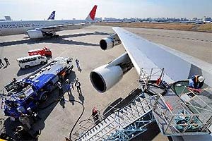 Avión repostando