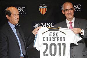 Emliano Gonzalez, director general de MSC Cruceros y Manuel Llorente, presidente del Valencia CF