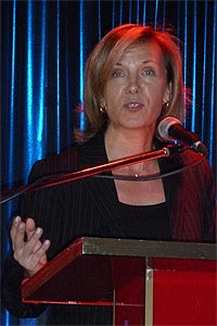 En la imagen Vlike Bohnet, directora de la Oficina Nacional Alemana dirigiendose a los invitados.