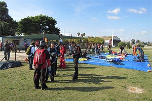 Los equipos preparandose para el salto