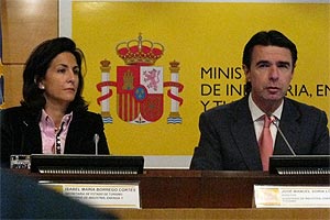 Jos Manuel Soria, ministro de Industria, Energa y Turismo  e Isabel Borrego, secretaria de Estado  de Turismo durante la rueda de prensa celebrada el pasado  da 10 de enero