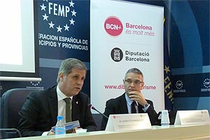 Albert Fernández, vicepresidente primero de  la Diputación de Barcelona y Francesc Vila i Albert, Comisionado de Turismo durante la presentación