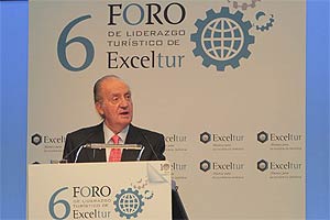 El rey Don Juan Carlos dirigiéndose a los invitados