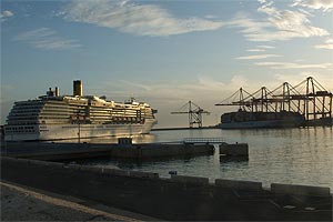 Puerto Málaga con cruceros