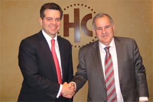 Emilio Bogado, director de Desarrollo Internacional de Marriot para España y Portugal y, a la derecha, Guillermo Vallet, consejero delegado de Hoteles Catalonia