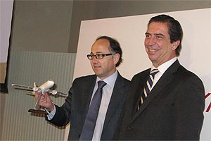 Luis Gallego, consejero delegado de Iberia Express y Rafael Sánchez Lozano, consejero delegado de Iberia