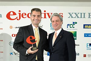 Juan Carlos, director general de Hertz en el momento de recoger su premio