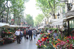 Turistas por Las Ramblas  en Barcelona