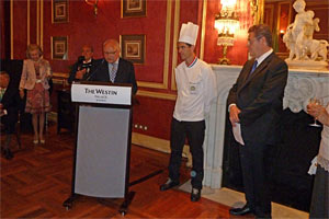 Presentacin de la gastronoma  luxemburguesa por   el embajador de dicho pas en Espaa, el chef y el director del The Westin Palace Madrid