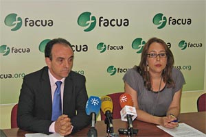 En la rueda de prensa donde Rafael Rodrguez, consejero de Turismo y Comercio,  destac la estructura de la nueva Oficina de Defensa del Turista 