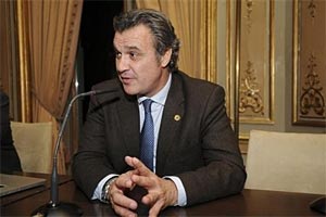 Rafael Gallego, presidente de CEAV, durante su intervención, que destacó que no cree que las tasas turística vayan a suponer una merma en la llegada de visitantes