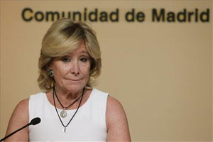 Esperanza Aguirre durante la rueda de prensa que comunicó su dimisión a la presidencia de la Comunidad de Madrid