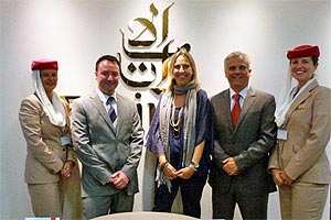 Javier Mediano, nuevo jefe de ventas de Cataluña, posando con su equipo