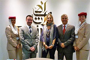 Javier  Mediano, nuevo jefe de ventas de Catalua, posando con su equipo