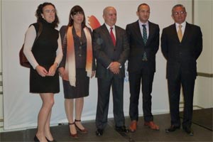 La nueva junta de ONETE: el presidente,  Dolores Prez vicepresidenta,  Agata Witoslawska tesorera,  Jess Ramrez y Gerardo Casas