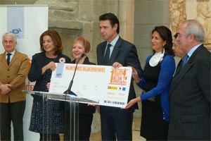 Dalle Sheppard-Floyd recibe la distinción de La turista mil millones”, entregada por el ministro, la secretaria de Estado de Turismo y la alcaldesa de Madrid