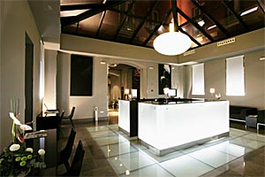 Recepción de Hotel Ambassy en Madrid