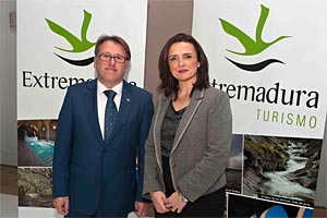 Victor del Moral, consejero y Elisa Cruz, directora general de Turismo del Gobierno de Extremadura