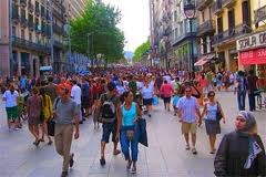 Turistas  de compras en Barcelona