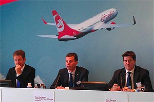 Christian Taenzler, jefe de prensa de visitBerlin. Paul Verhagen, director de la airberlin para Espaa y Portugal y  Otto Gergye, SVP Sales Scheduled Services  de la compaa