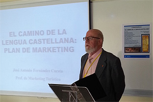 José Antonio Fernández Cuesta durante su conferencia en la Universidad Camilo José Cela