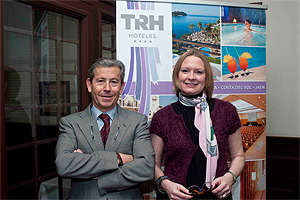 Carlos Miranda, director general y Elena Valcarcel, directora Comercial y de Marketing durante la presentación de las novedades de la Cadena TRH Hoteles