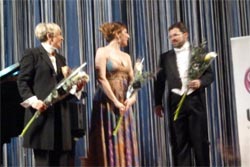 Celsa Tamayo, pianista, la soprano Maria Rodríguez y el Tenor Julio Morales, posan al finalizar su excelente actuación