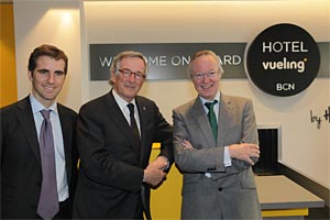 El acto de inauguracin estuvo  presidido por Xavier Trias, alcalde de Barcelona;  Manuel Vallet, presidente de Hoteles Catalonia, y  Josep Piqu, presidente de Vueling