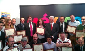 Un momento de la presentación, Francisco Javier Ramírez Acuña, embajador de México en España, en el centro rodeado de los propietarios de los restaurantes premiados y Javier Aranda, director regional para Europa del Consejo de Promoción Turística de México