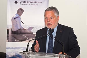 El conseller-director del Patronatode Turismo Costa Brava Gerona, Ramón Ramos, en el Auditorio del Centro de Arte Reina Sofia