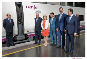 Su Alteza Real el Príncipe de Asturias, acompañado por el presidente del Gobierno, Mariano Rajoy, y los ministros de Fomento y Exteriores, Ana Pastor y José Manuel García-Margallo Inaugurando el Ave Madrid Alicante