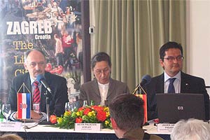 Rueda de prensa en el Aeropuerto de Zagreb,Tonci Peovic, Director de Turismo del Gobierno de Zagreb, Silvia Palacios de la Embajada  de Espaa en Zagreb y Javier Ortega, deputy Manger Institucional de Spanair